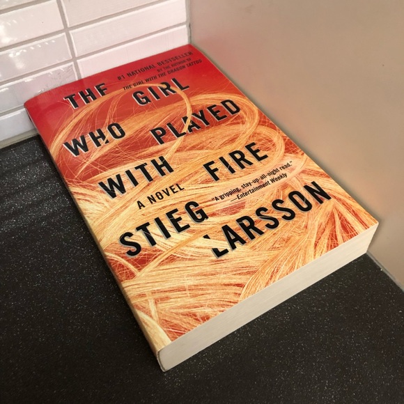 ๐ 3/$18 The Girl who Played with Fire: Stieg Larsson - Picture 2 of 11